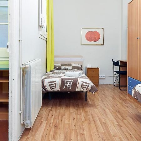 B&B Estudiantes Balmes Барселона Екстериор снимка