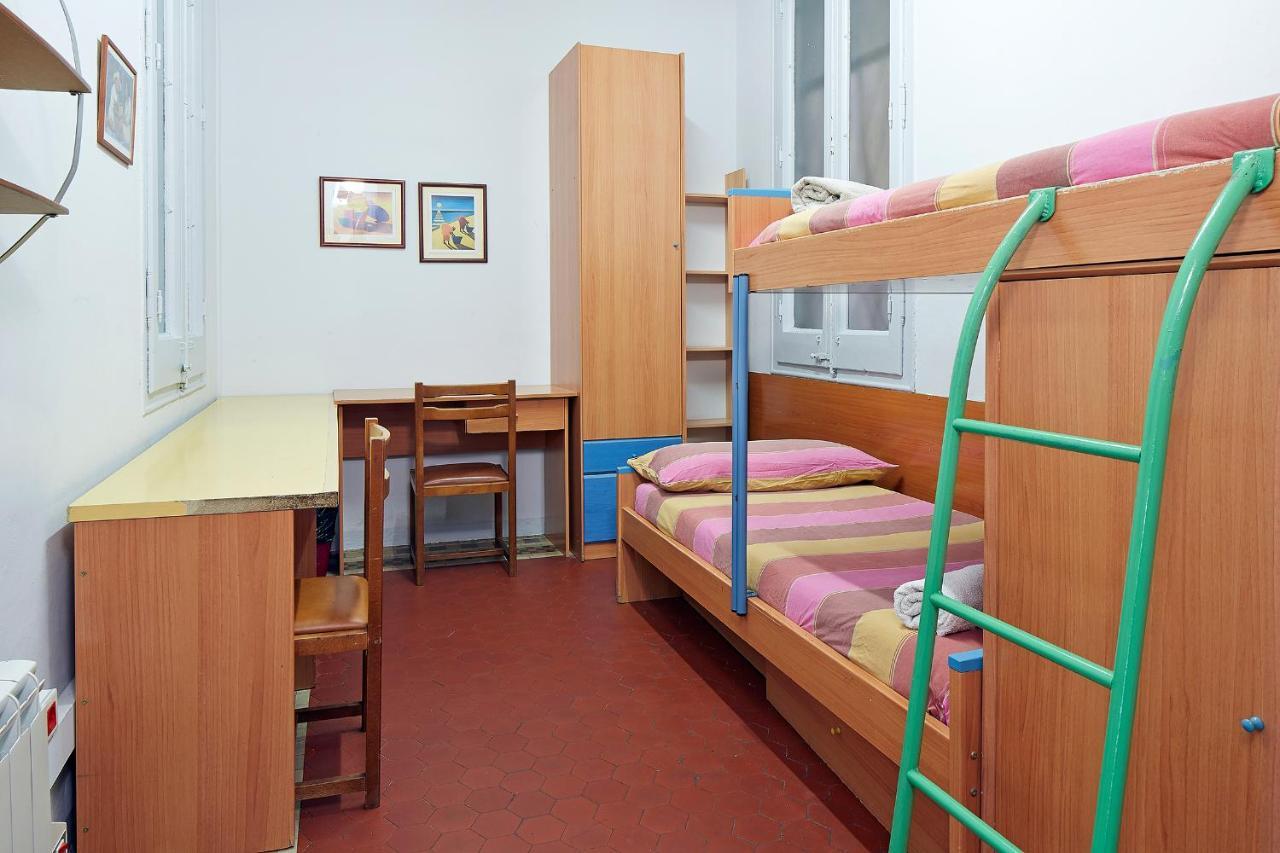B&B Estudiantes Balmes Барселона Екстериор снимка