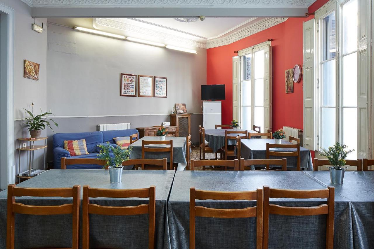 B&B Estudiantes Balmes Барселона Екстериор снимка