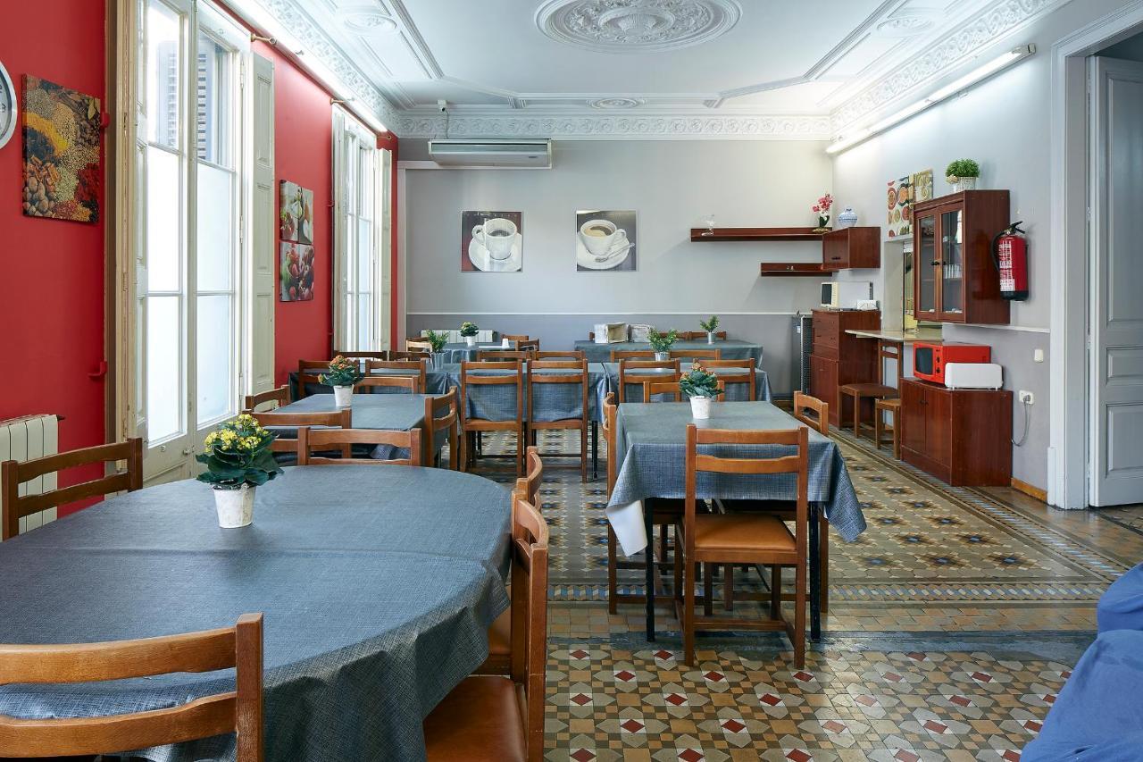 B&B Estudiantes Balmes Барселона Екстериор снимка