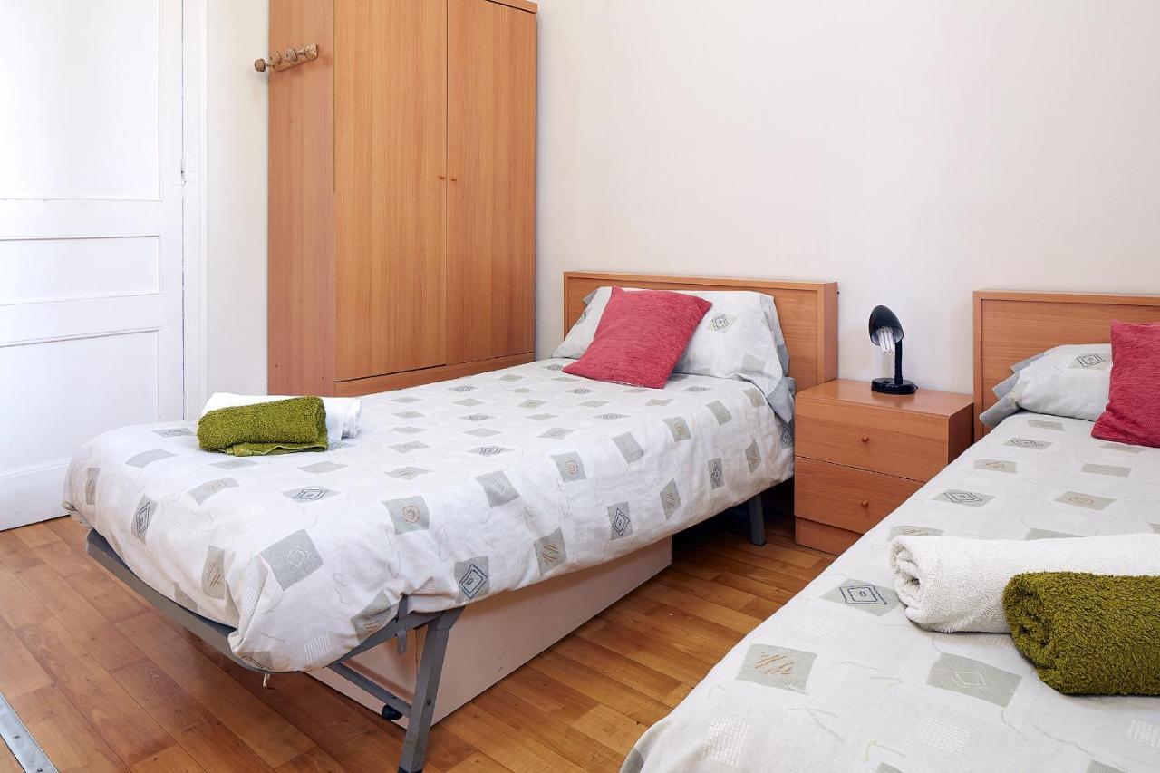 B&B Estudiantes Balmes Барселона Екстериор снимка