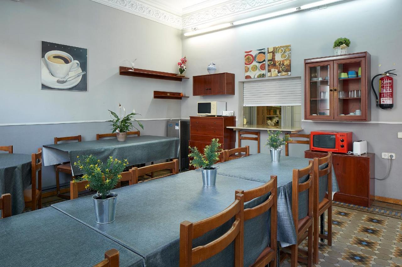 B&B Estudiantes Balmes Барселона Екстериор снимка