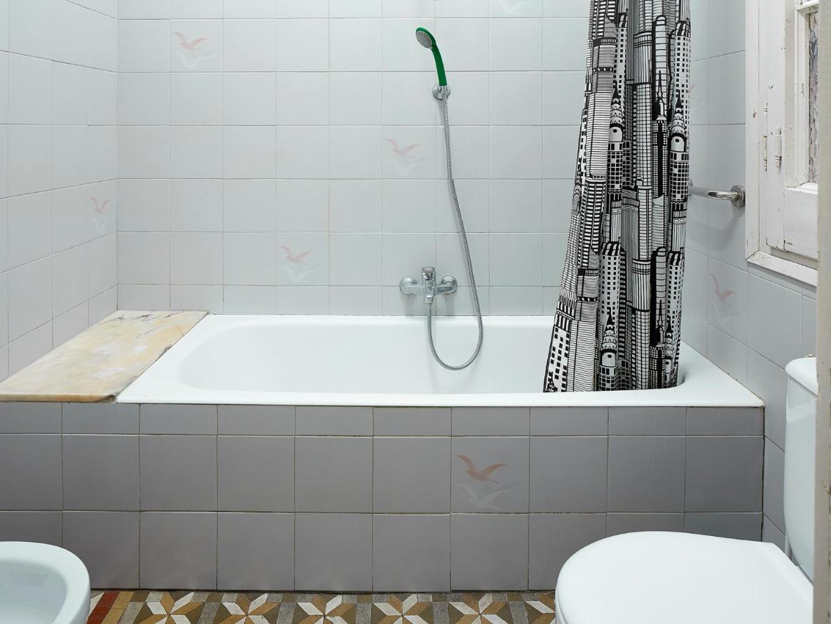 B&B Estudiantes Balmes Барселона Екстериор снимка